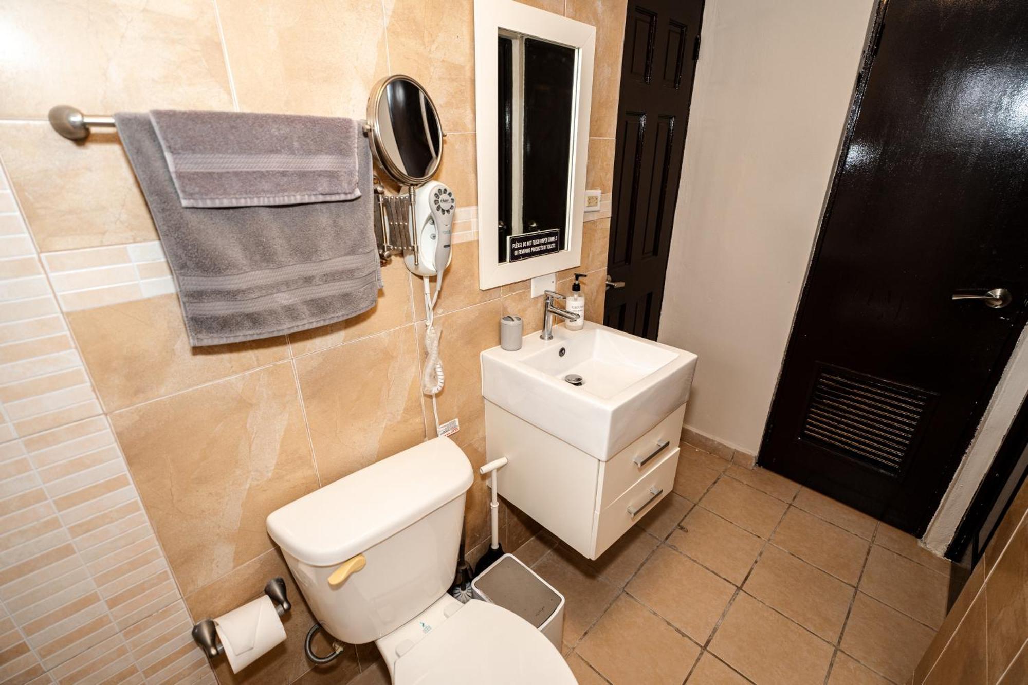 Private Jacuzzi Oasis With Mountain Views And Free Parking Apartment Ponce Exterior foto